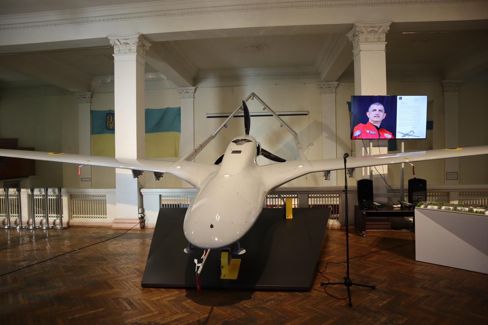 Стендовий повнорозмірний корпус БПЛА Bayraktar TB2 – новий експонат НВІМУ 